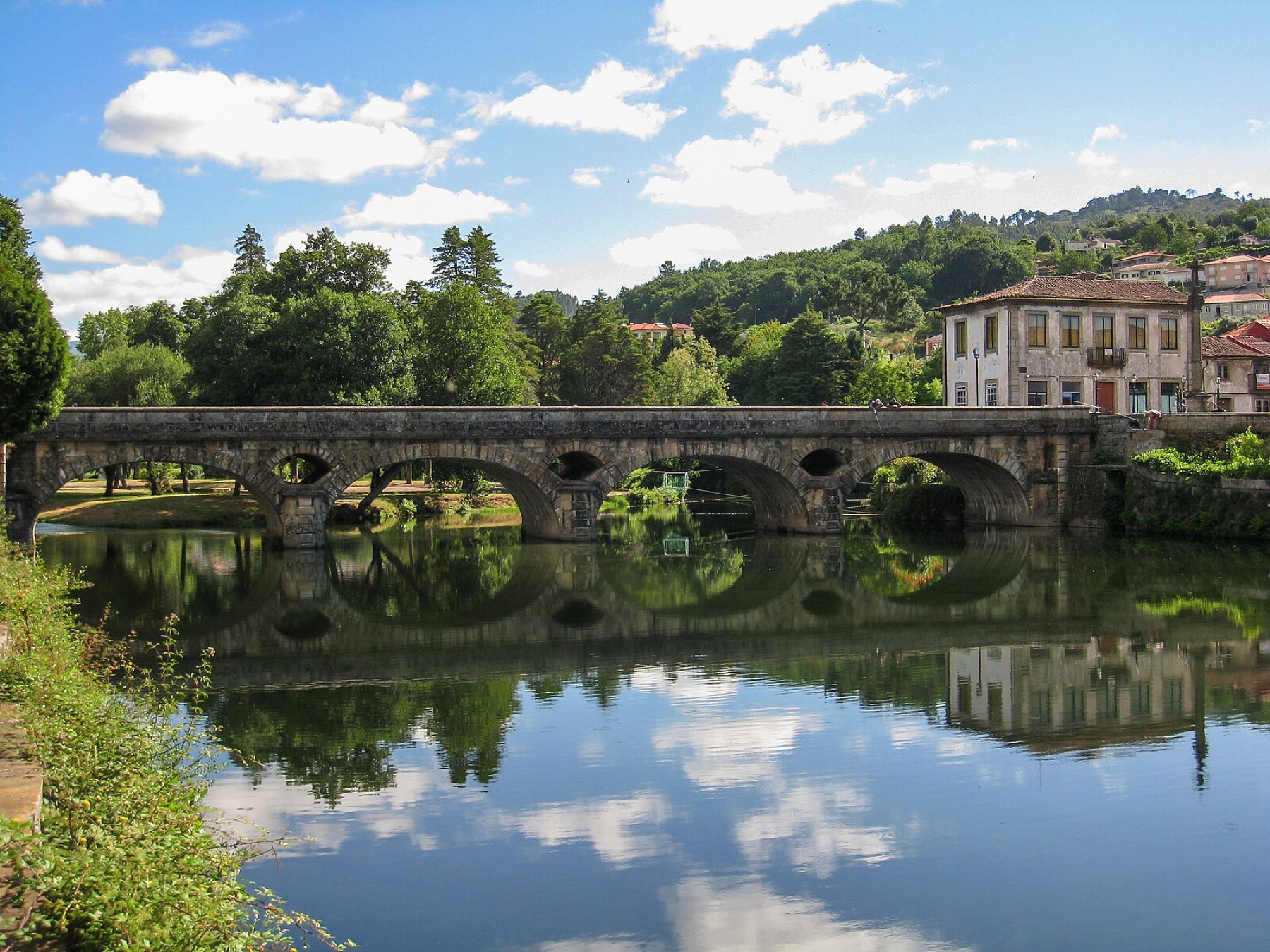 Pont de pierre sur le Rio Vez, à Arcos de Valdevez